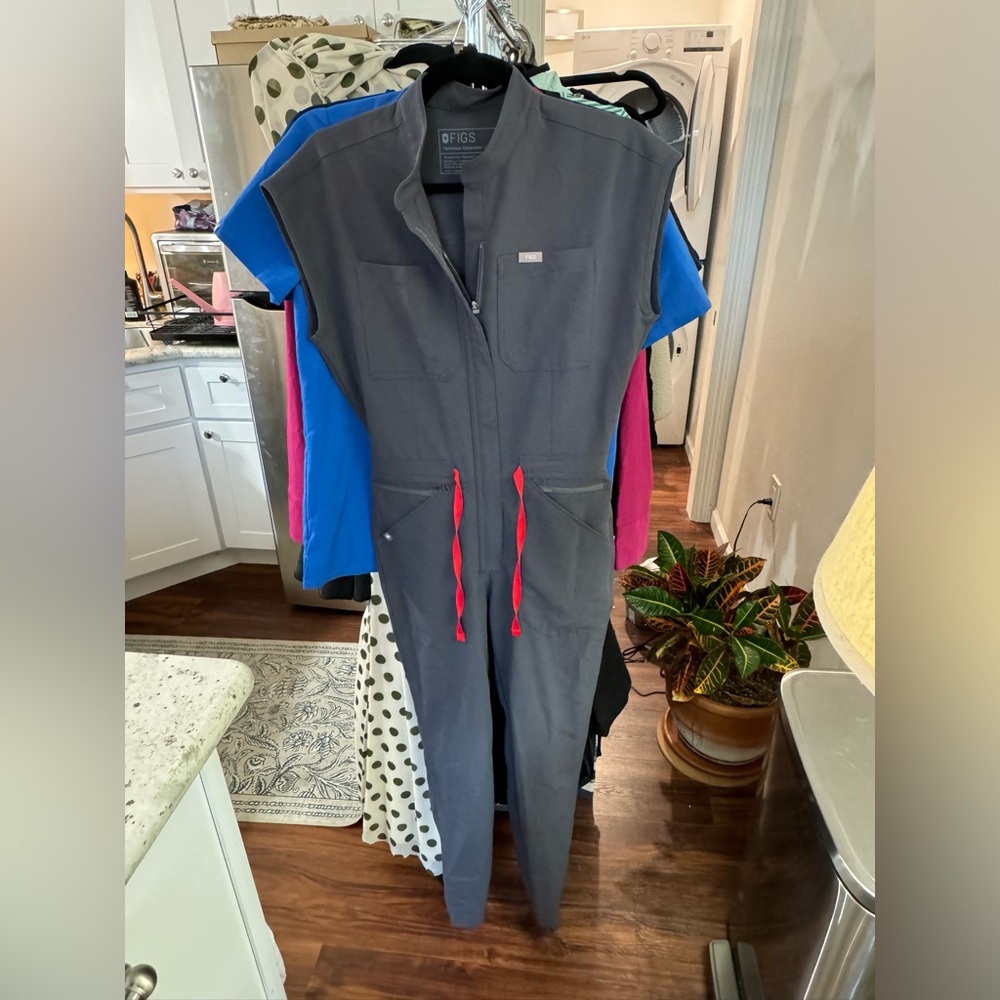 FIGS XXS SCRUB JUMPSUIT RAFELA. NEW WITHOUT TAGS.